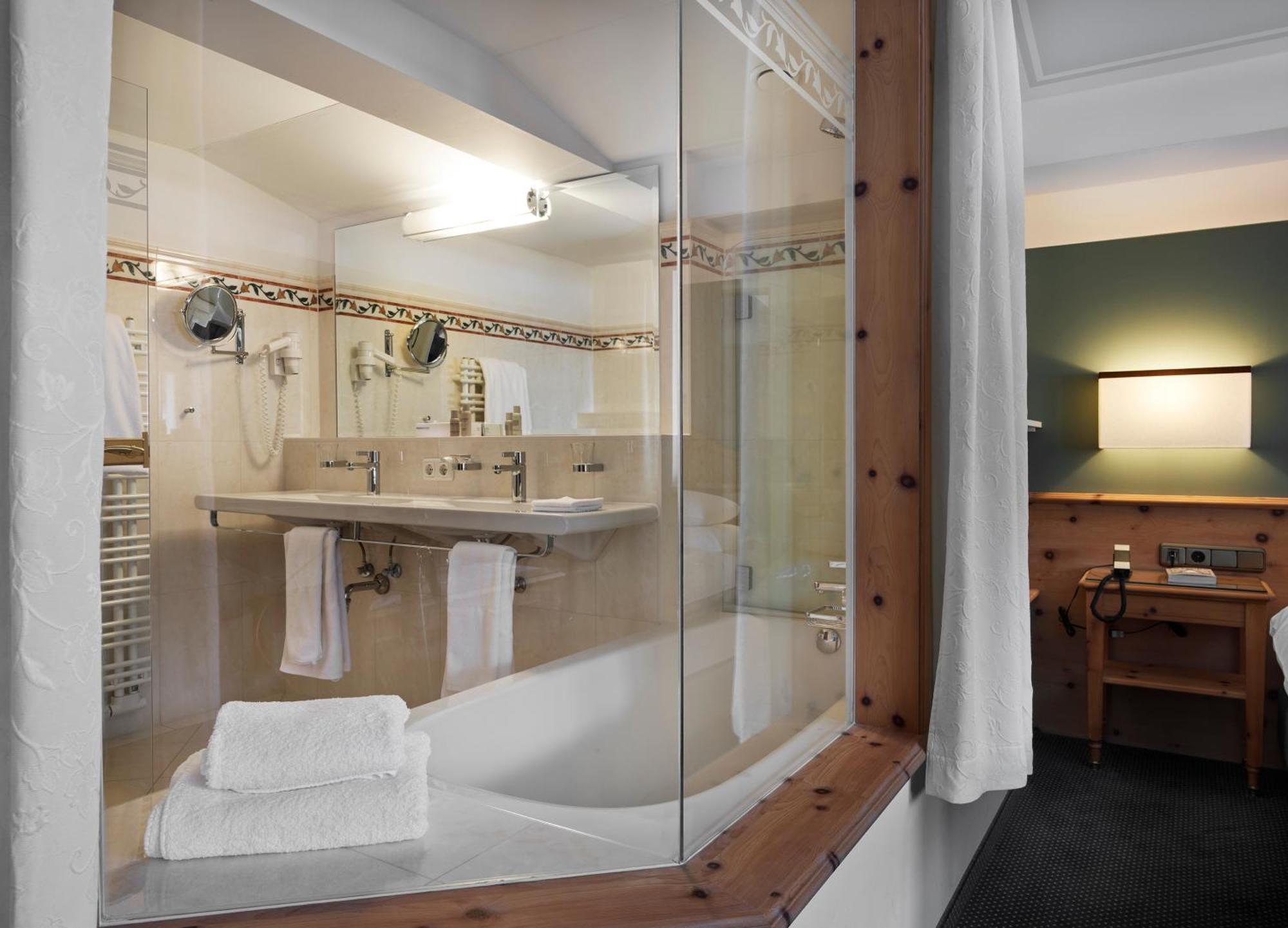 Hotel Schwarzwand Lech Buitenkant foto