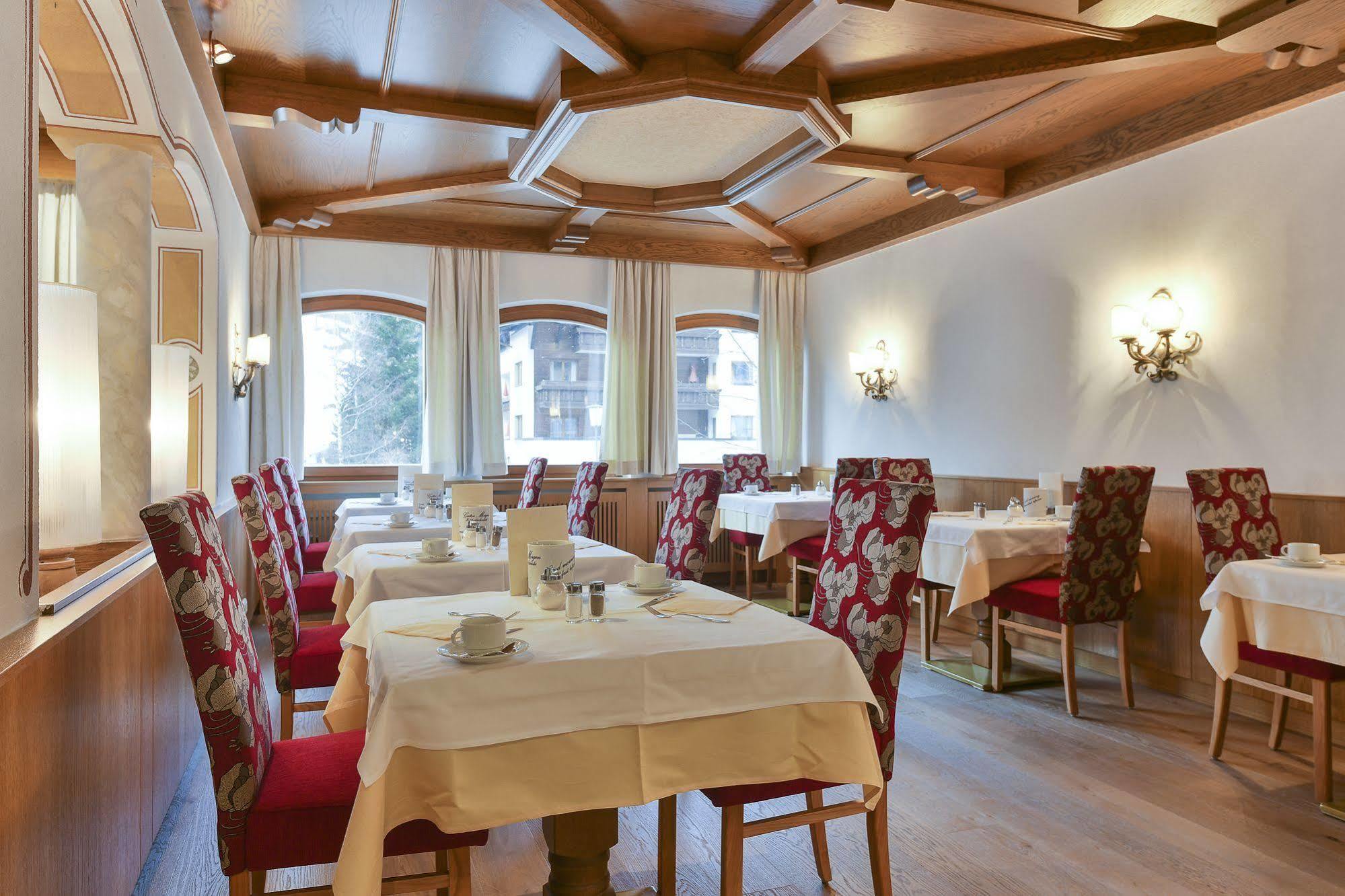 Hotel Schwarzwand Lech Buitenkant foto