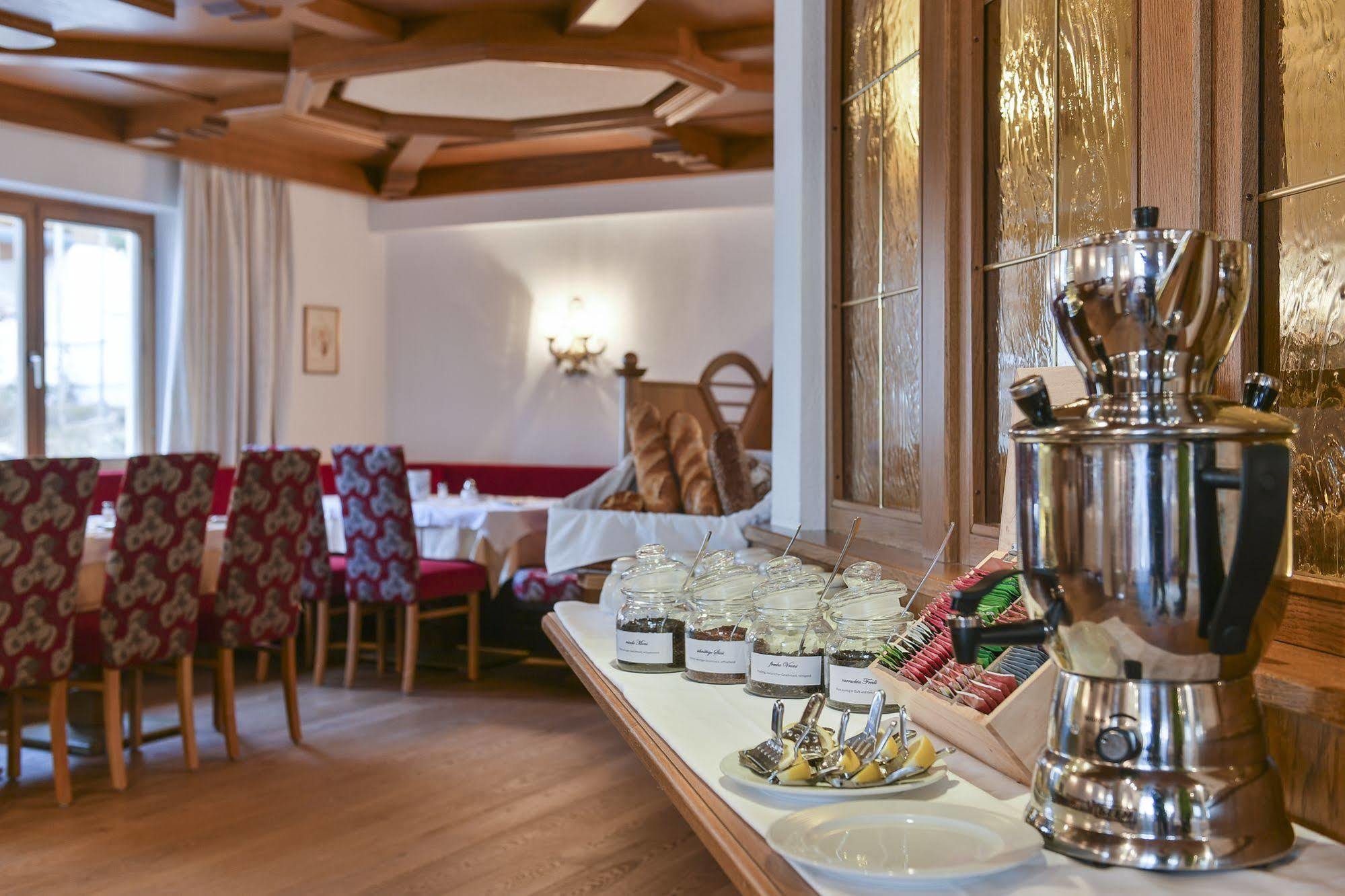 Hotel Schwarzwand Lech Buitenkant foto